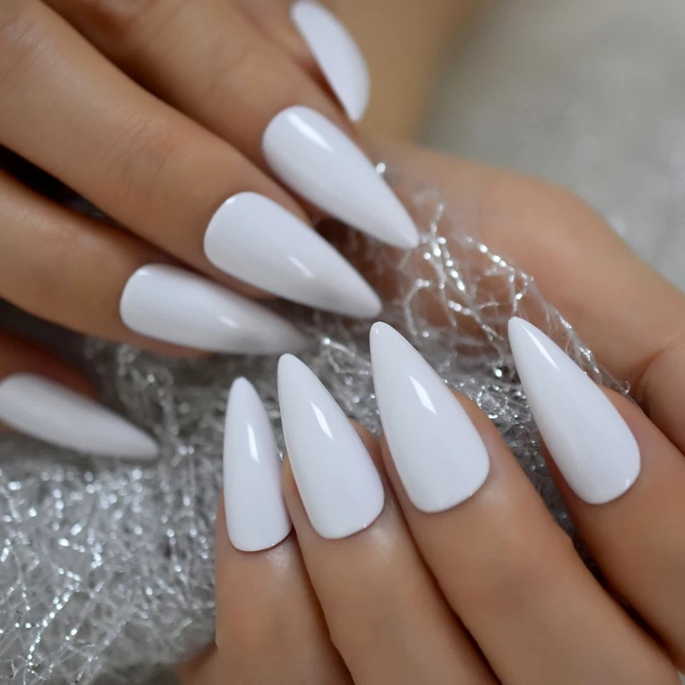 Glossy long stiletto almond white press on nails set – 24 pcs glue-on manicure surethings