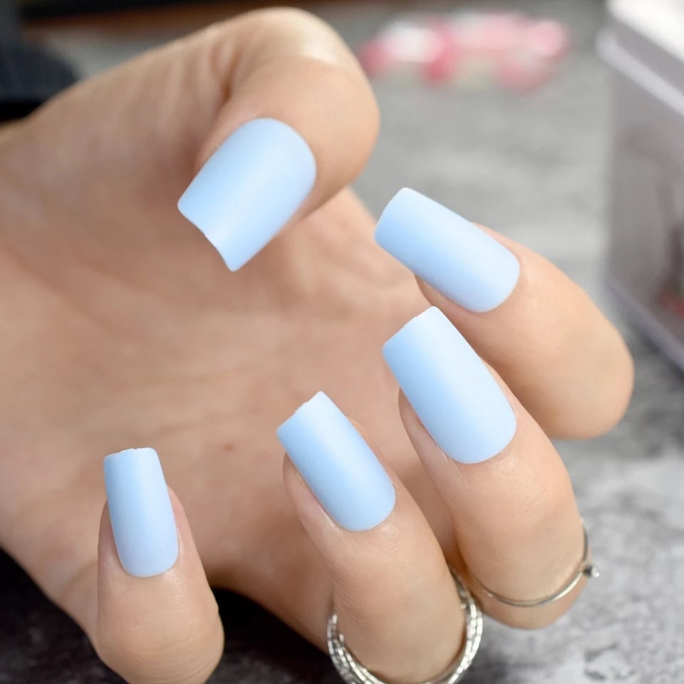 Set of 24 baby blue matte square long press-on nails in medium length – glue-on nails for an elegant, salon-quality finish surethings
