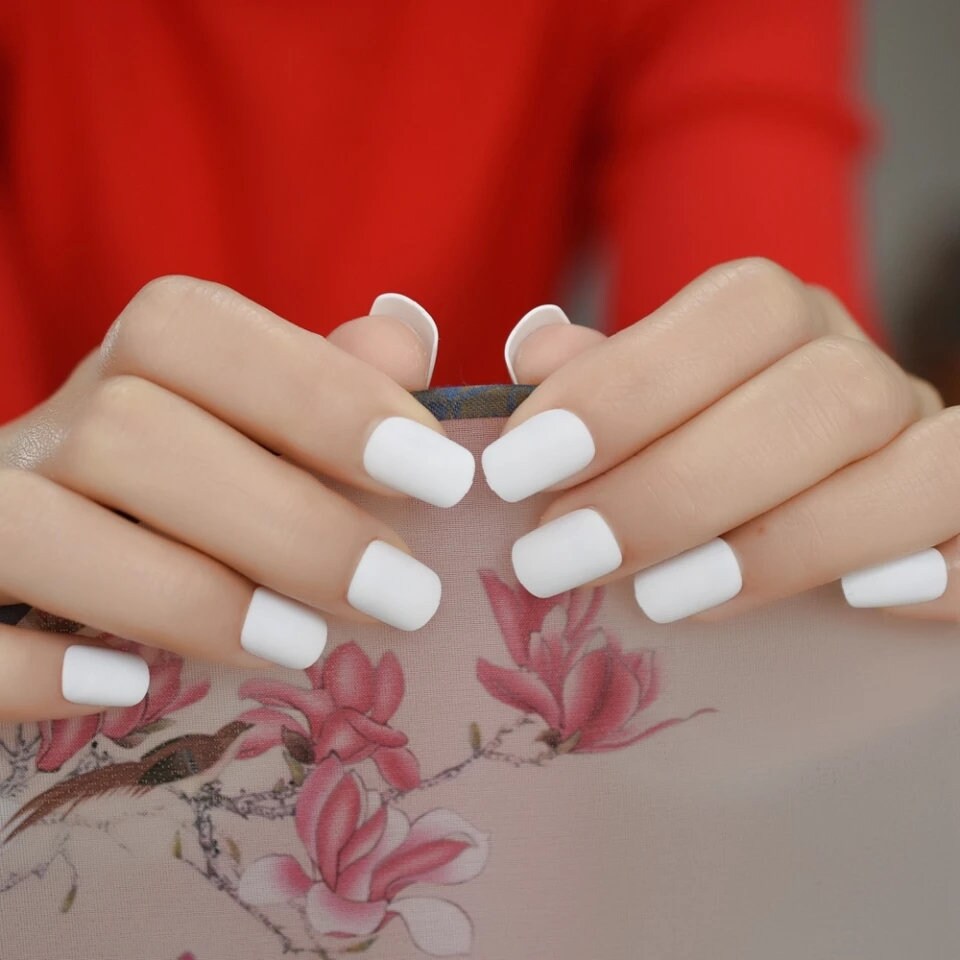 Short Matte White Press On Nails – Square Shape Glue-On Set with Minimalist Style surethings