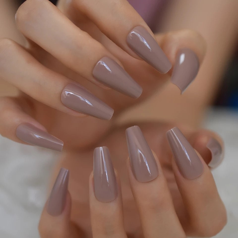 24-piece glossy greige coffin long press-on nails kit in nude, beige, tan, and brown neutral tones srethings
