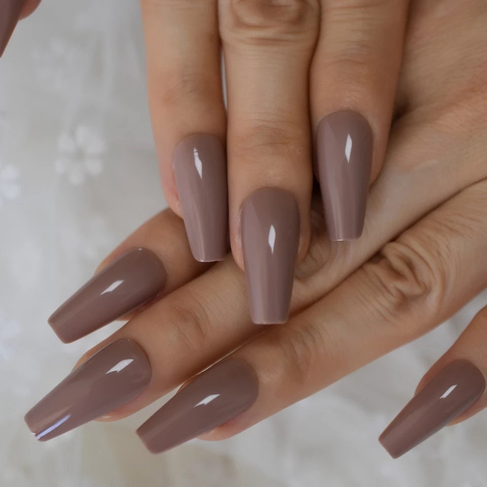 24-piece glossy greige coffin long press-on nails kit in nude, beige, tan, and brown neutral tones srethings