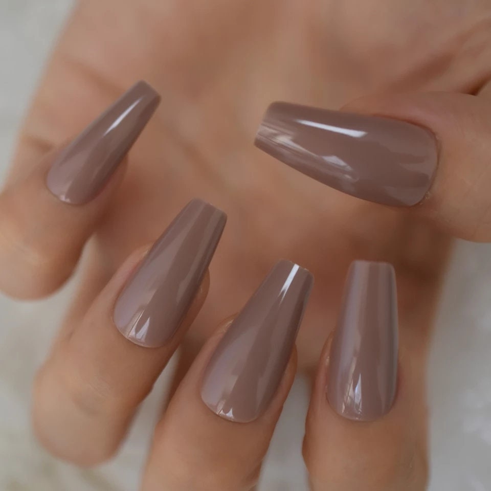 24-piece glossy greige coffin long press-on nails kit in nude, beige, tan, and brown neutral tones srethings