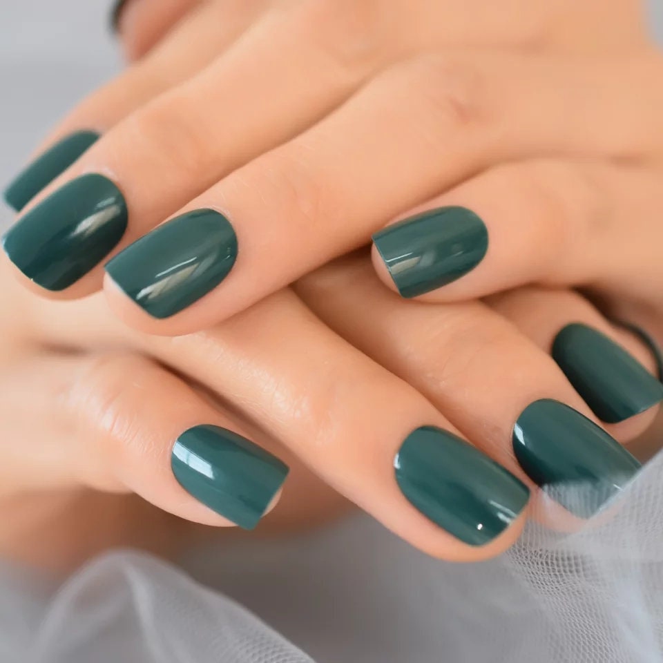 24 Glossy Dark Green Short Press On Nails gel glue on classic manicure