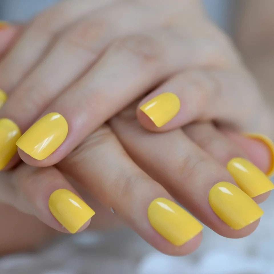 24 Sunny Yellow Short press on Nails Glue on glossy square bright cheery spring sunflower