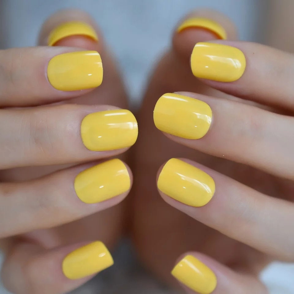 24 Sunny Yellow Short press on Nails Glue on glossy square bright cheery spring sunflower