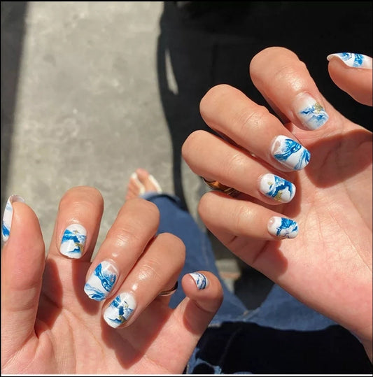 24 white blue marble pour Short Press On Nails kit glue on Gray Blue art stone quartz liquid pour dirty