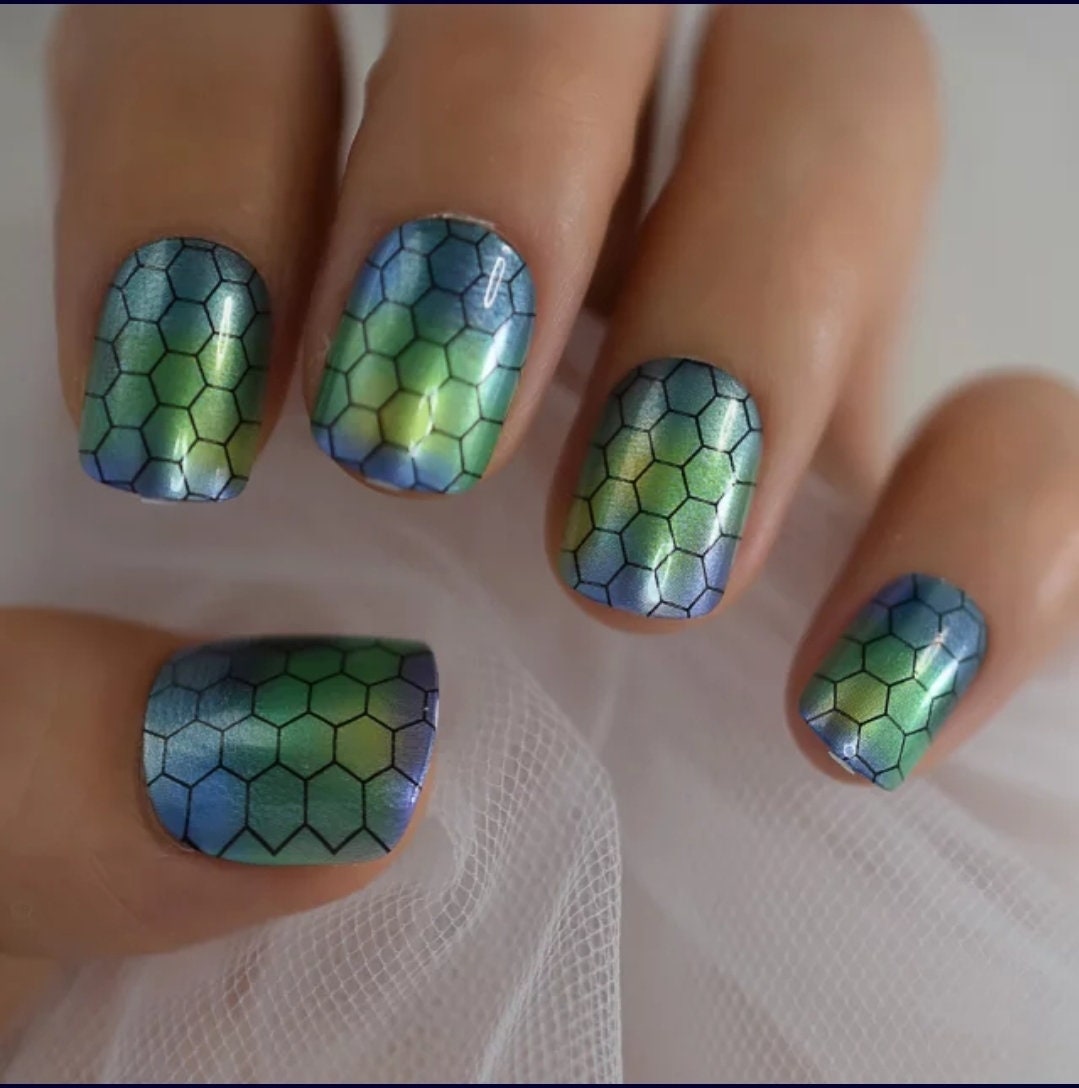 24 Unique Short Press On Nails Geometric Glue On aqua blue snakeskin honeycomb trendy classic lines ombre green artsy multicolor