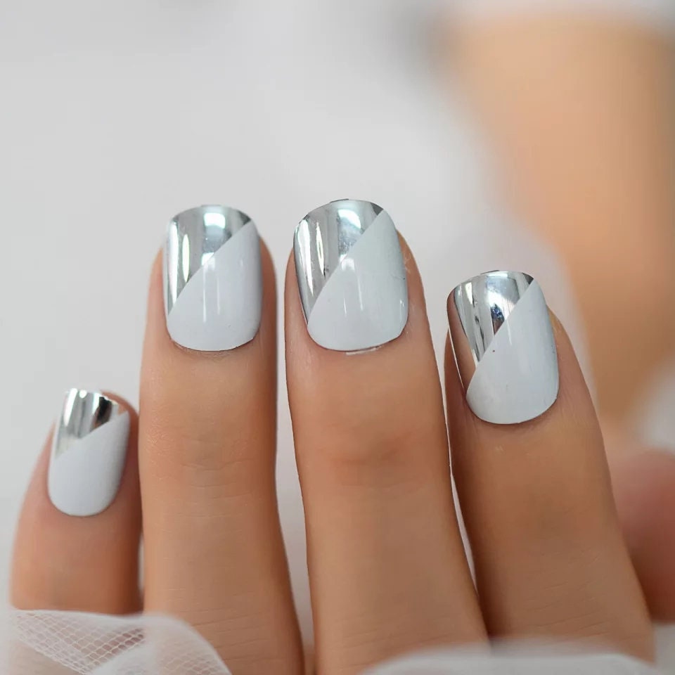 24PCS Silver Chrome White Short Press On Nails – Shiny Metallic Mirror Finish with Unique Multicolor Gray Design surethings