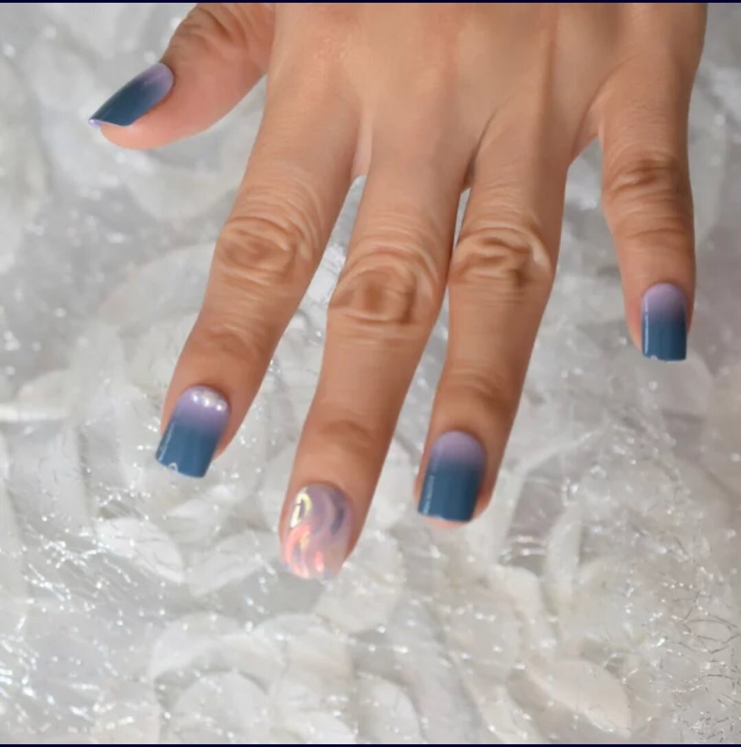 24 Unique Short Press On Nails Ombre purple blue holographic Glue On trendy Unicorn swirl texture artsy multicolor
