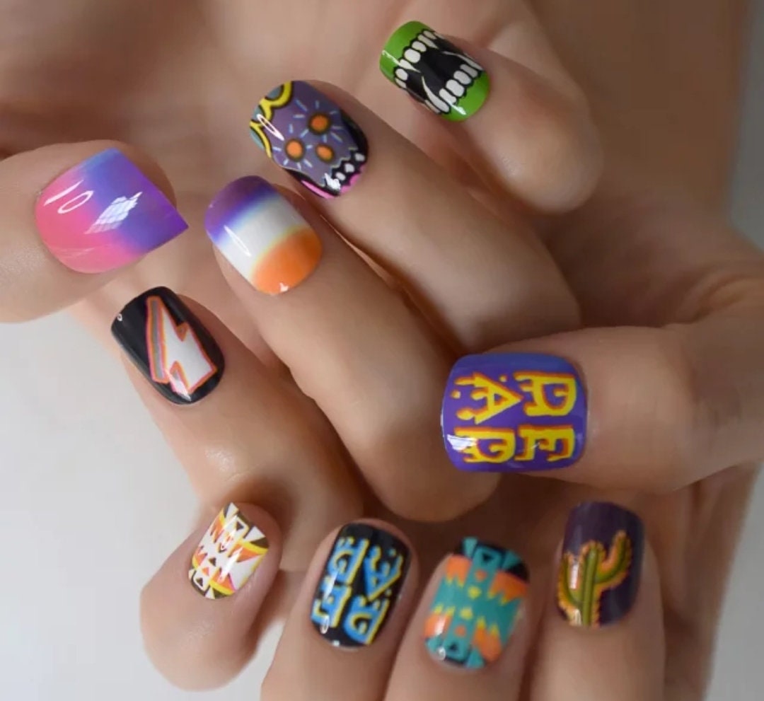 24 short press-on nails with Harajuku-inspired multi-color horror anime and comic art design – glue-on trendy nail set surethings