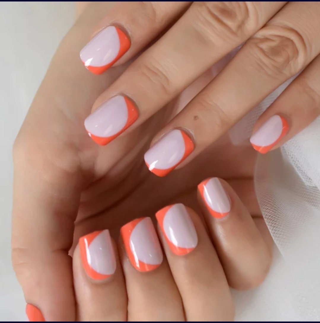 Short Press on Nails – 24 PCS Nude with Orange Rim and Pink Swirl Design Glue-On Manicure surethings