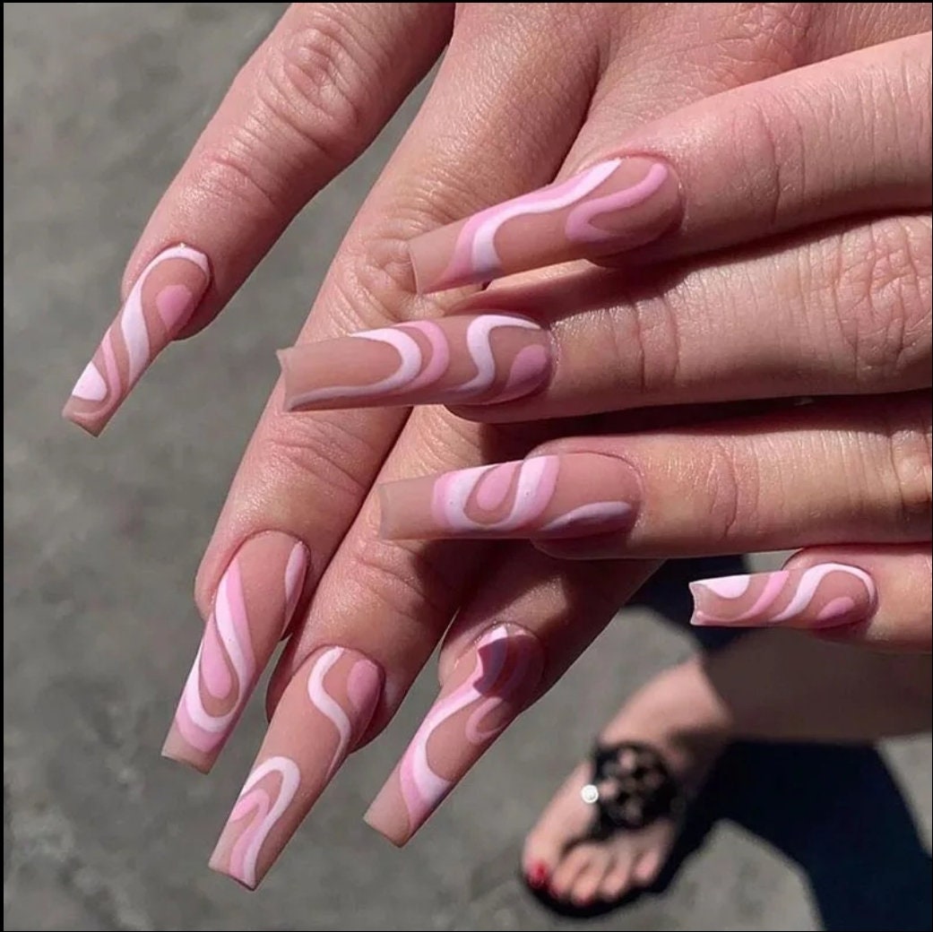 24PCS Nude Pink Swirl Long Press-On Nails – Coffin Style Glue-On Set in White, Beige & Tan for a Chic Manicure Look surethings