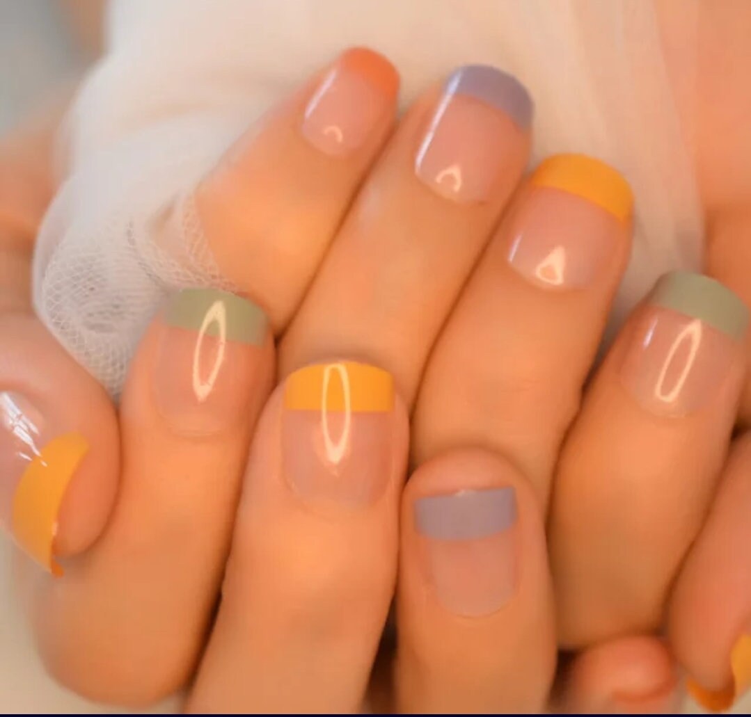 Short Press on Nails – 24 PCS Rainbow Nude French Ombre Natural Glue-On Manicure surethings