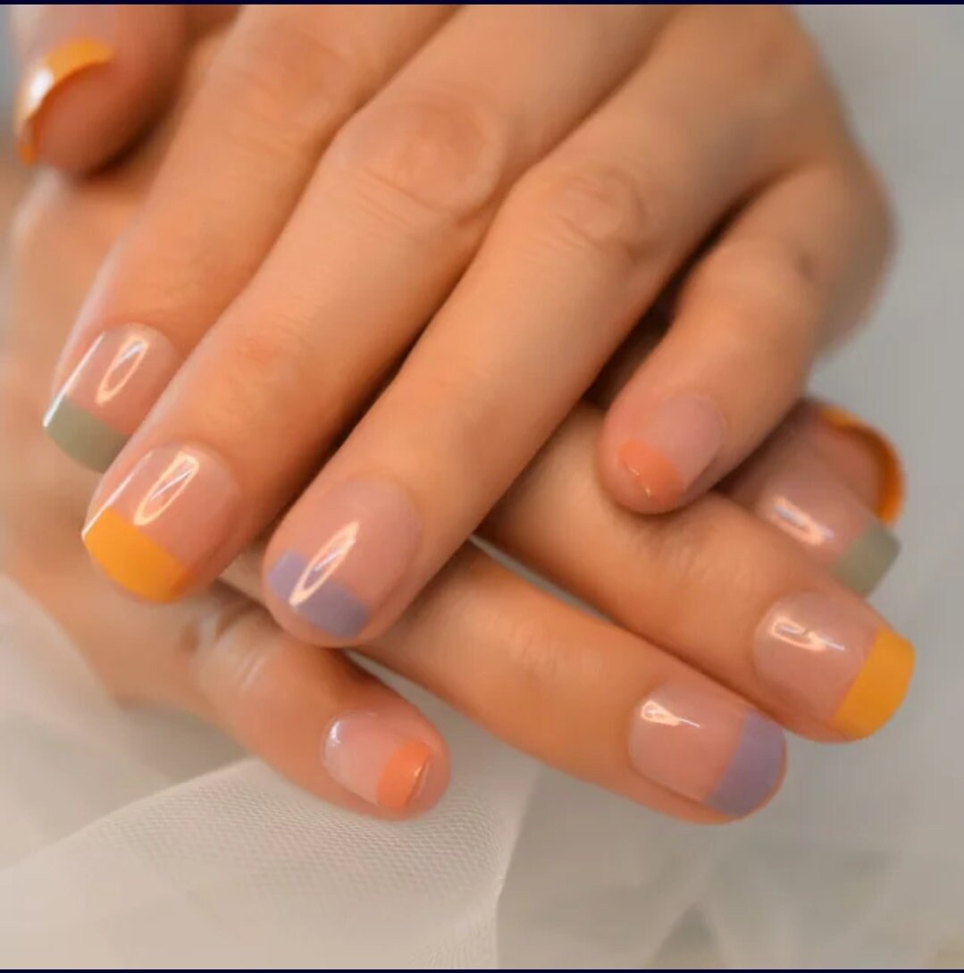 Short Press on Nails – 24 PCS Rainbow Nude French Ombre Natural Glue-On Manicure surethings