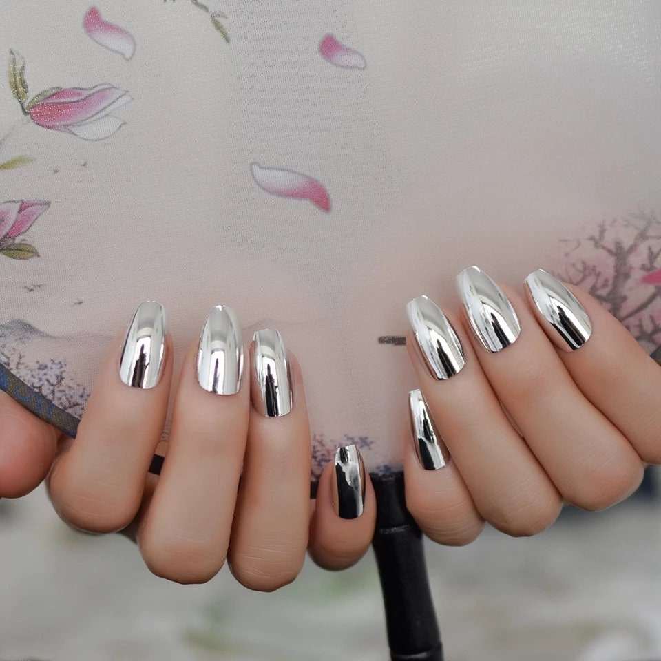 24 Silver Chrome Short Press On Nails – Metallic Mirror Coffin Shape surethings