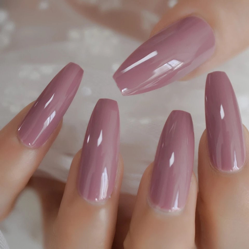 Best nail shapes for different hand types including almond, oval, coffin, square, and press-on nail styles-surethings