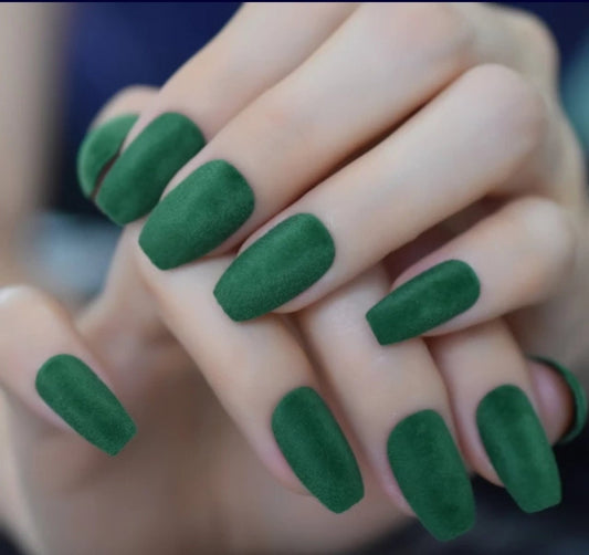 Forest Green Nails for Elegant Seasonal Style