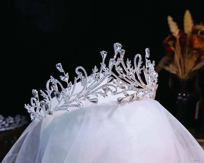 Ornate Bridal Tiara Crown Detail Princess Queen headdress Silver bridal Halloween cosplay diadem Wedding pageant royalty