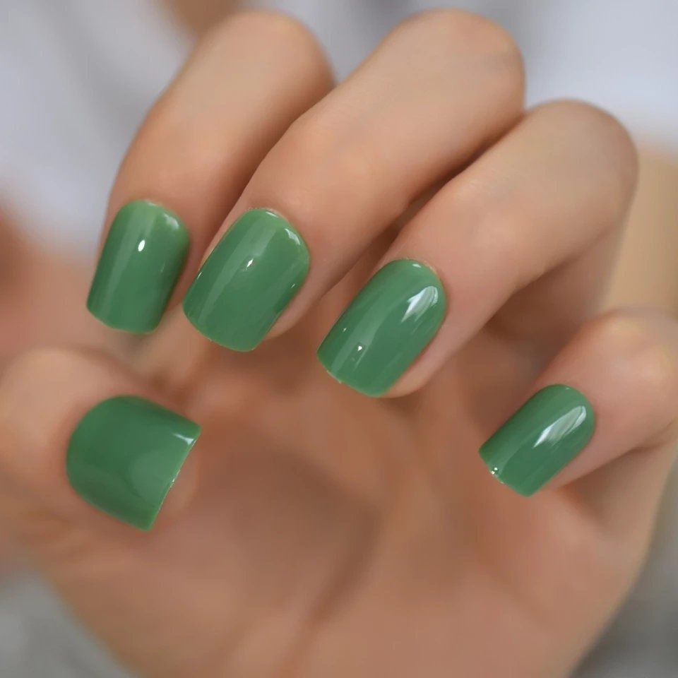 24 Glossy Green  gel Short Press On Nails kit glue on classic manicure