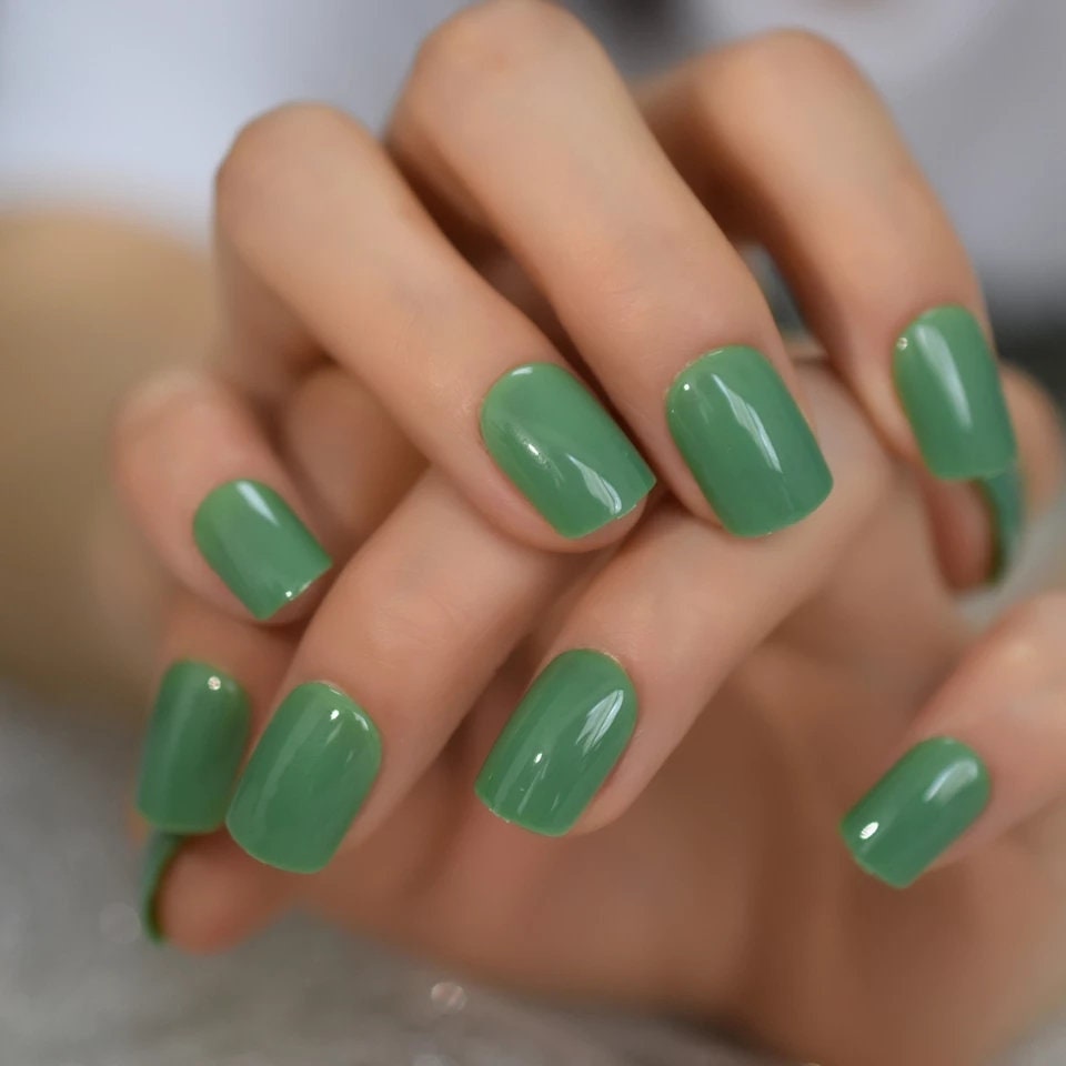 24 Glossy Green Short gel nails glue on press on classic manicure