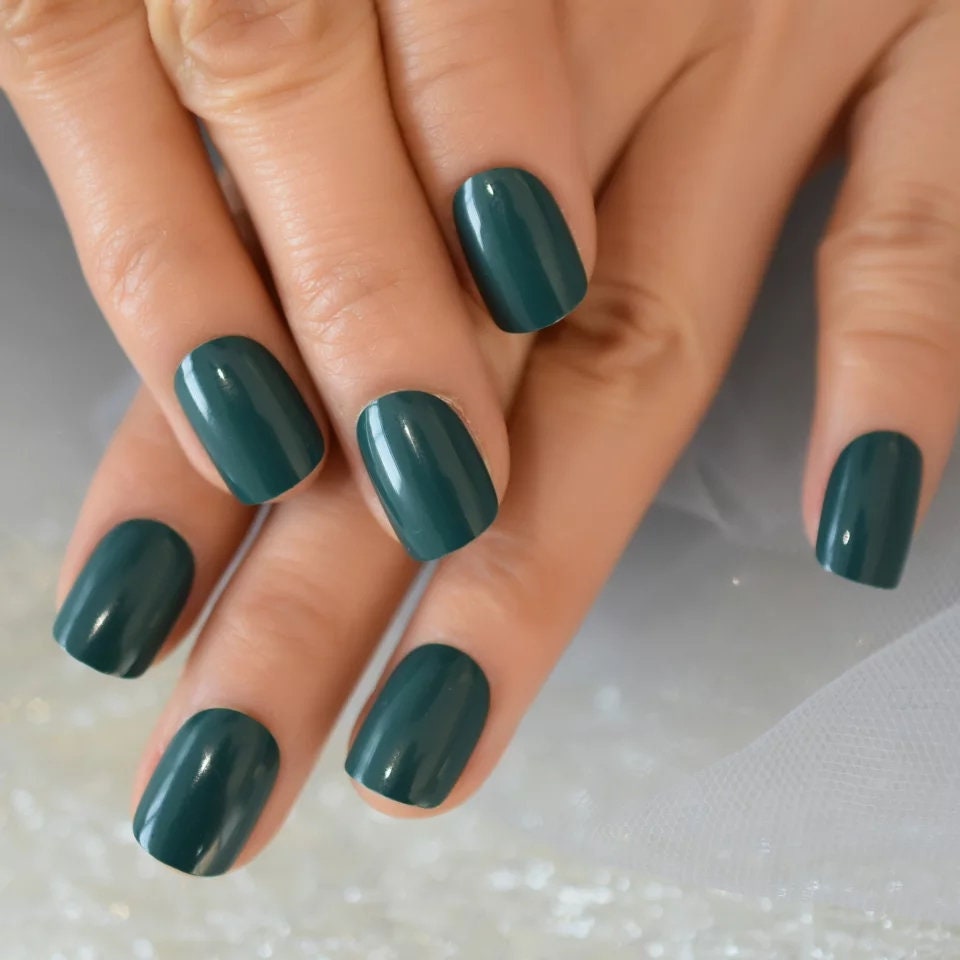 24 Glossy Dark Green Short Press On Nails gel glue on classic manicure