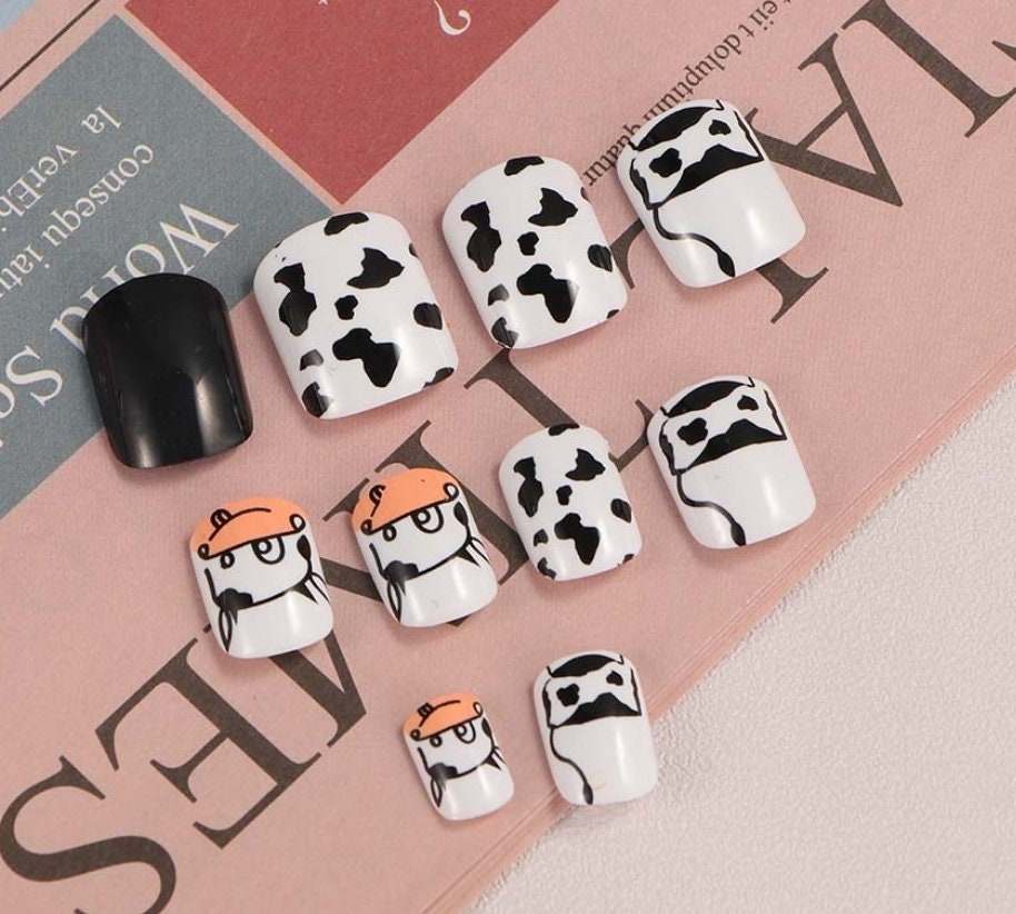 24 Cow Print Short press on nails Glue on black white square cartoon kawaii