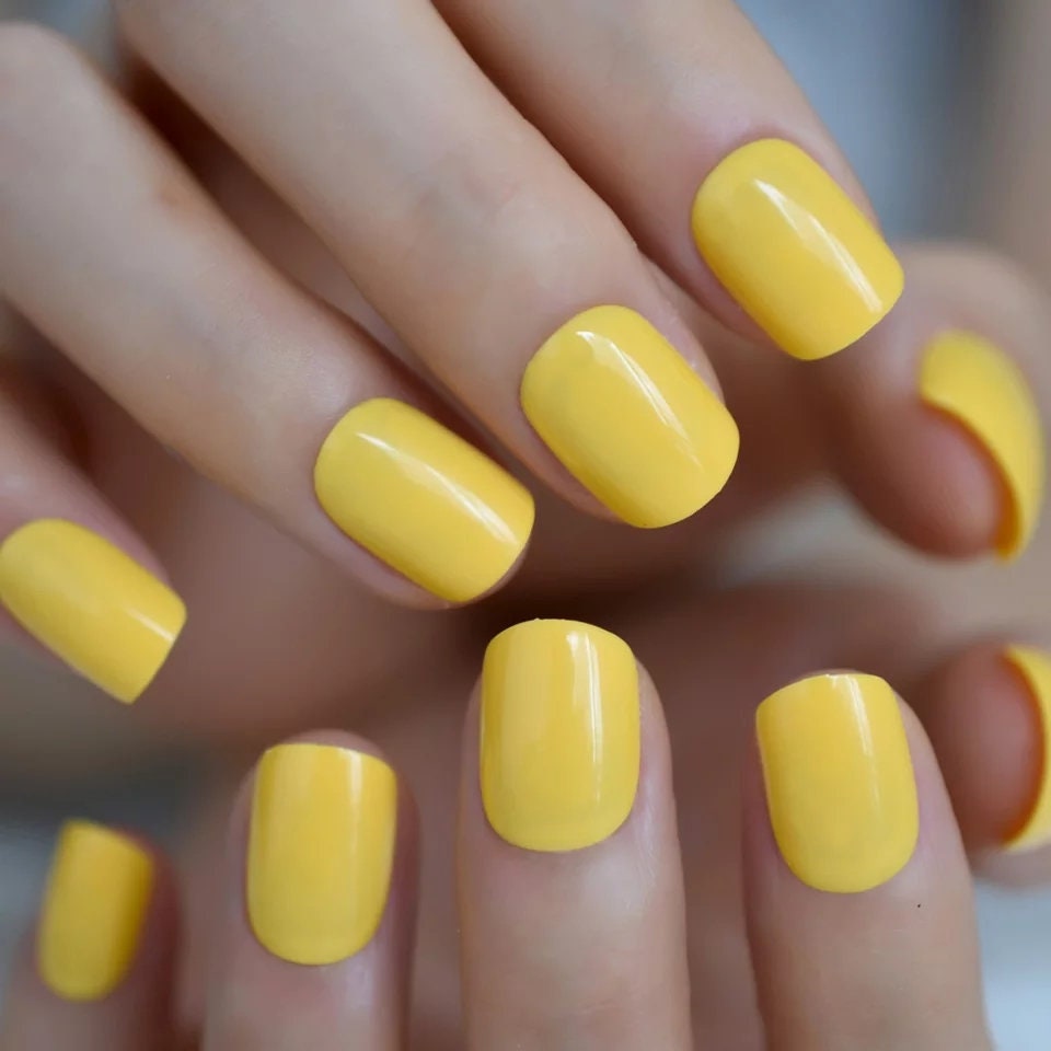24 Sunny Yellow Short press on Nails Glue on glossy square bright cheery spring sunflower