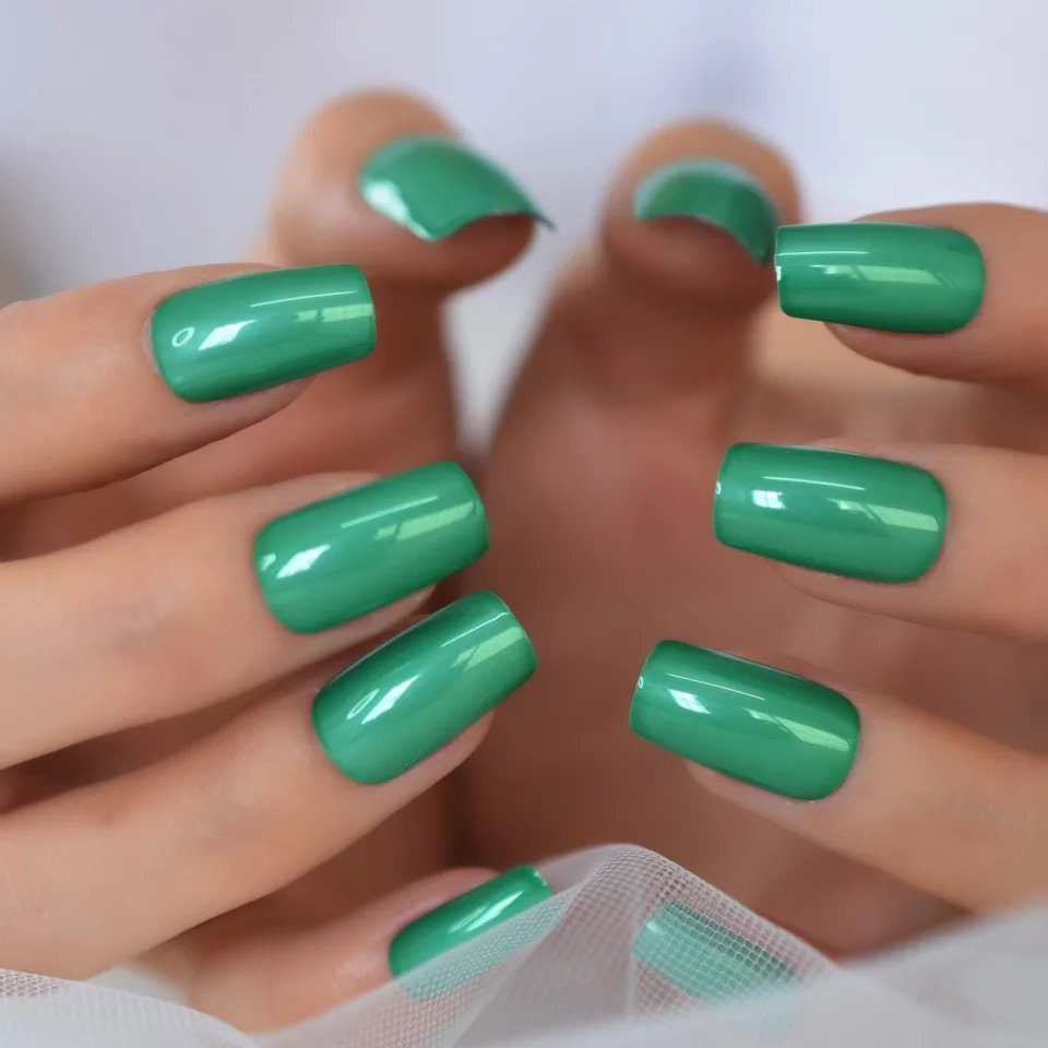 24 Green metallic Chrome Press On Nails Color Changing Medium Square Glue on Mirror shiny bright