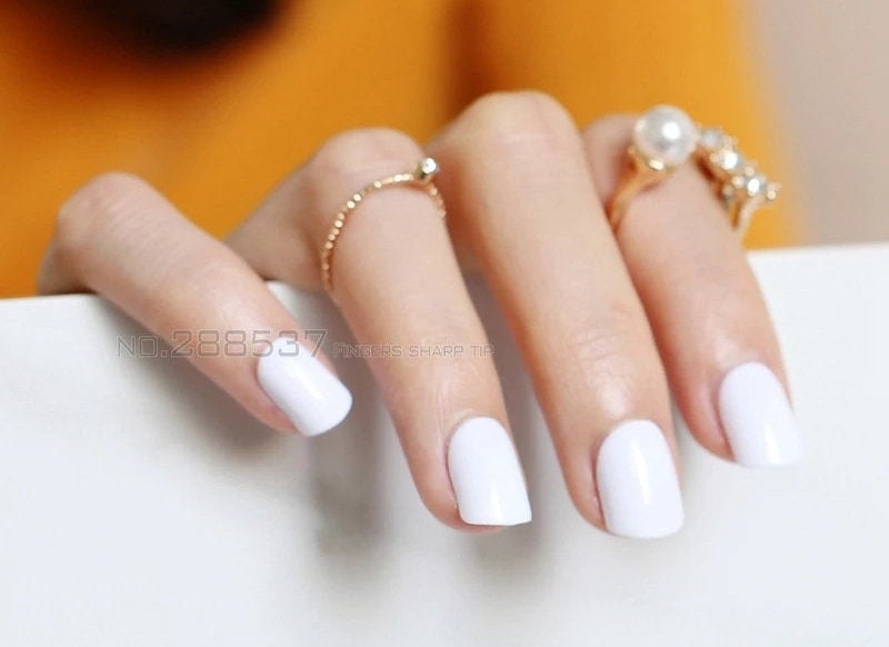 24 Short White Press on nails glue on square neat manicure